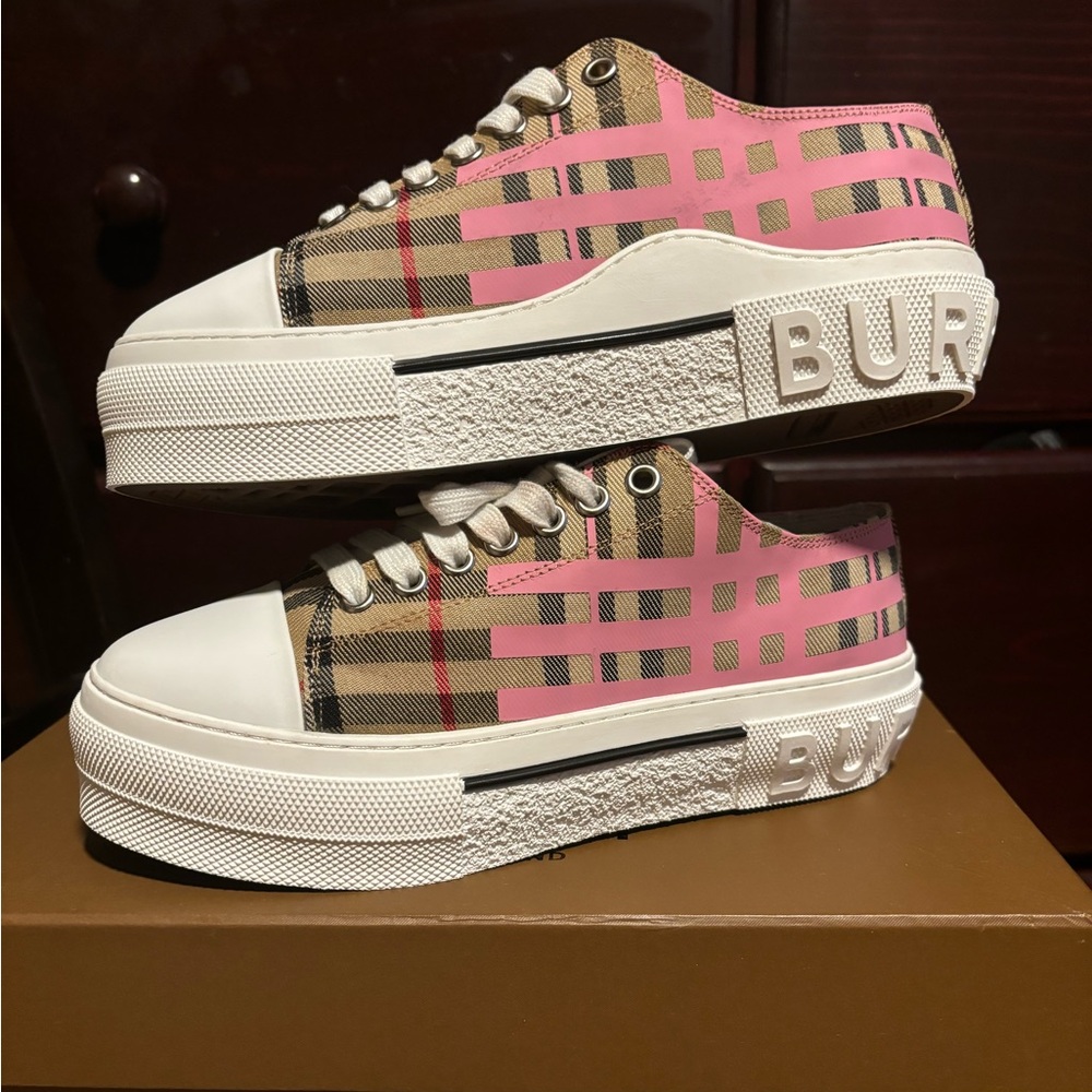 NEW PINK  BURBERRY Sneaker, ,Low top,Archive Check,Shoe,Logo, SAIZ 5.5  IN  Box